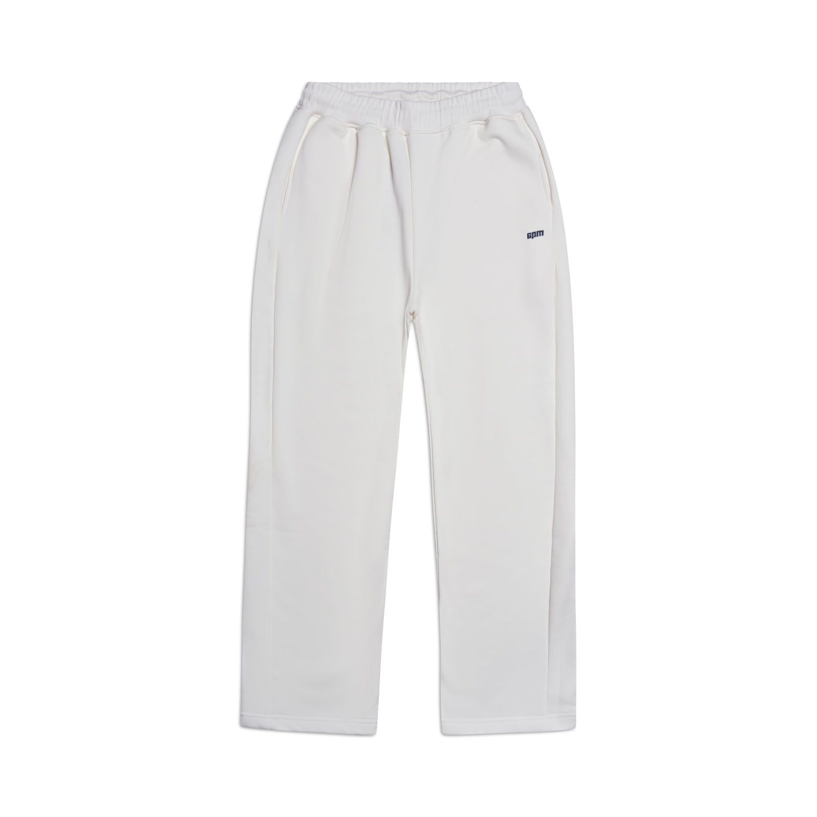The 6PM OPEN LEG JOGGER COCONUT WHITE features an elastic waistband, side pockets, relaxed fit, and a small logo on the left thigh. Its stacking length enhances the modern classic style. Shown against a plain white background.