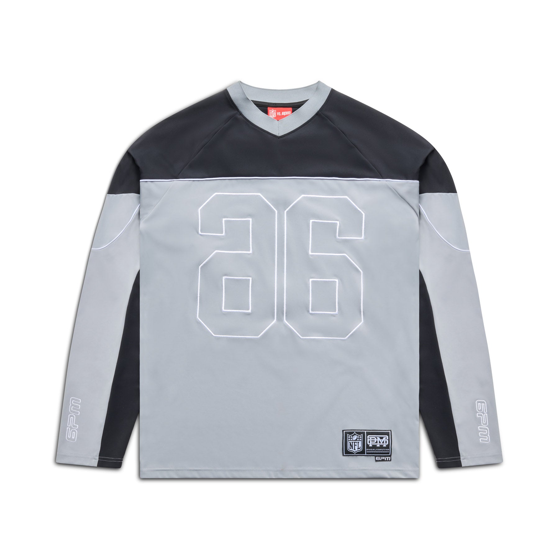 The 6PM NFL SCUBA LONGSLEEVE GREY features a color-block gray and black design, number 86 outlined on the front, plus small patches and text on the lower left hem and sleeves.