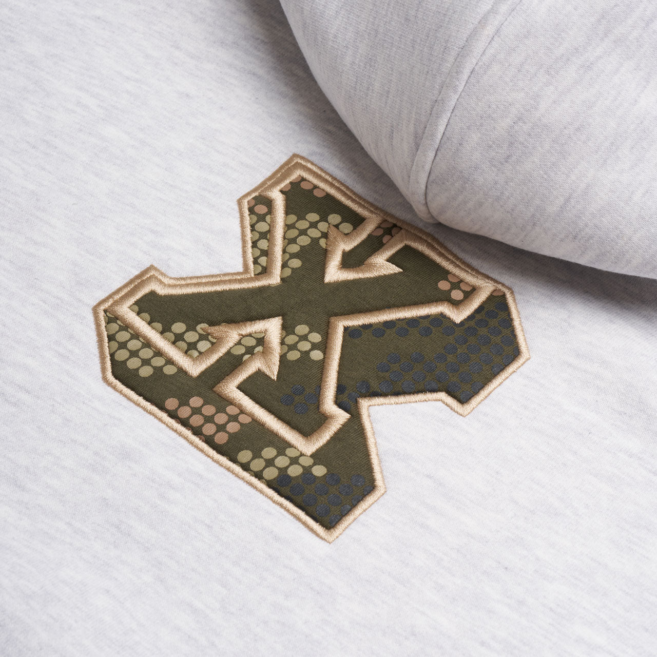 DOT CAMO LETTER HOODIE GREY