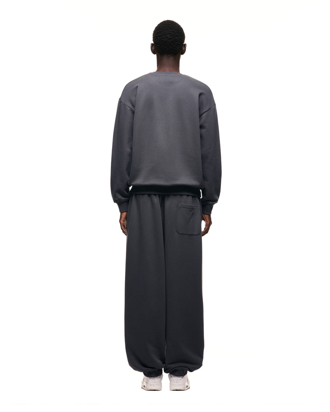 6PM+ CREWNECK '26 ANTHRACITE